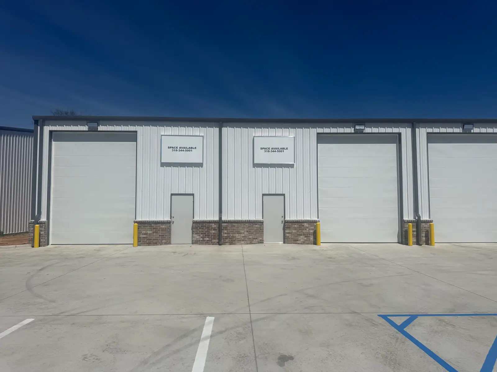 Office/Warehouse 2.5 miles from Amazon Data Project image 2