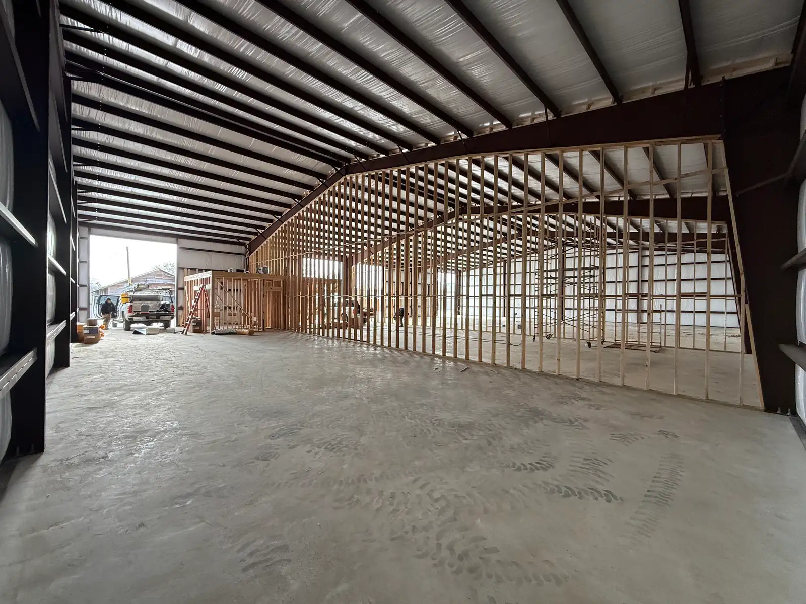 Office/Warehouse 2.5 miles from Amazon Data Project image 5
