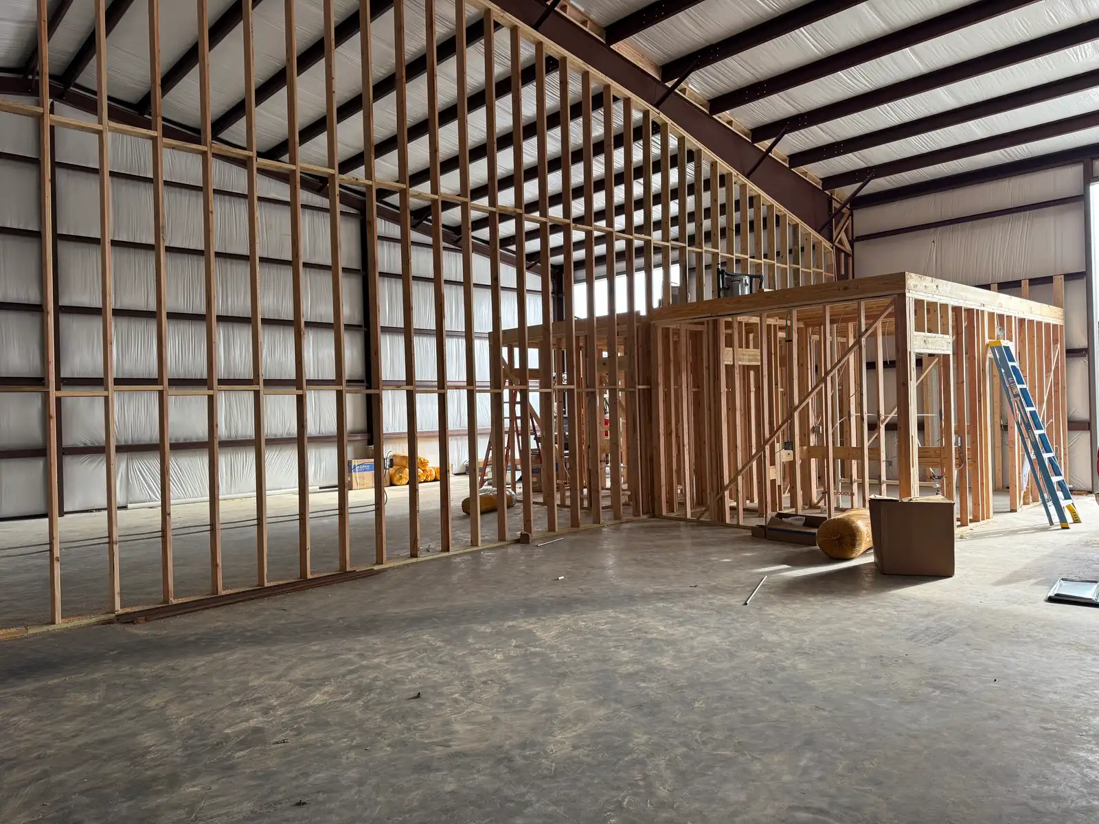 Office/Warehouse 2.5 miles from Amazon Data Project image 6