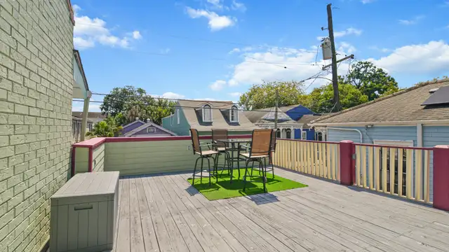 1835 Burgundy St thumbnail 4