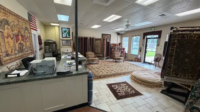 Showroom / Warehouse - Coursey Blvd thumbnail 4