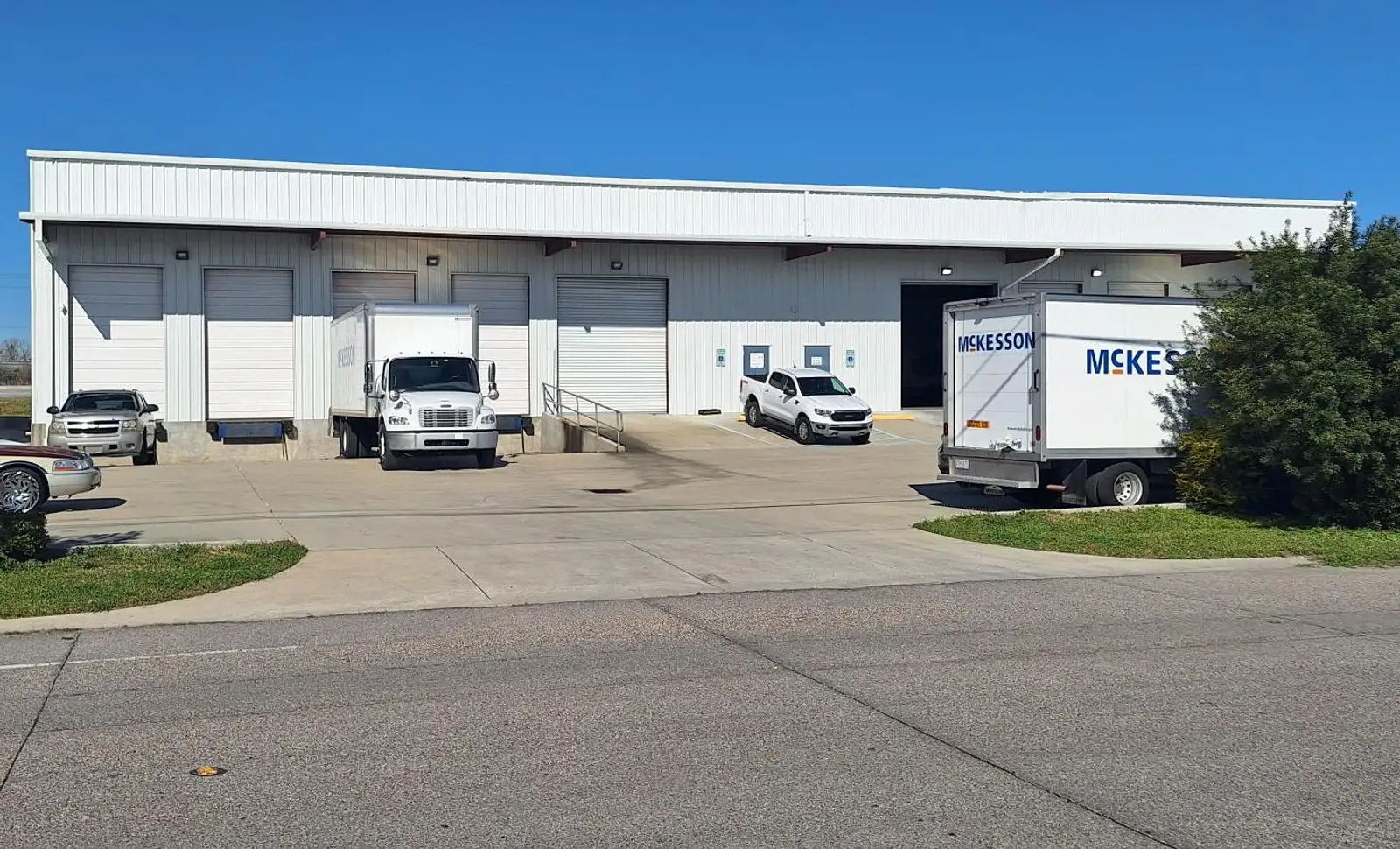 135 W Access Rd