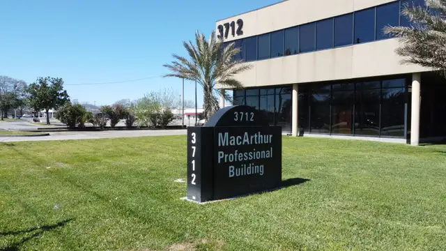 MacArthur Office Building thumbnail 2