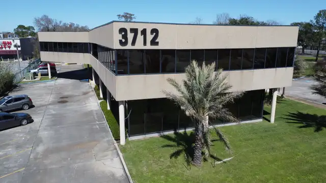 MacArthur Office Building thumbnail 3