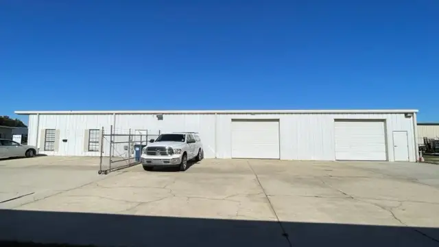 104 Park W Dr thumbnail 2