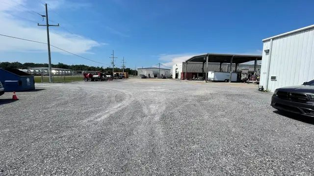 Office / Warehouse Complex with Secure Laydown Yard thumbnail 3