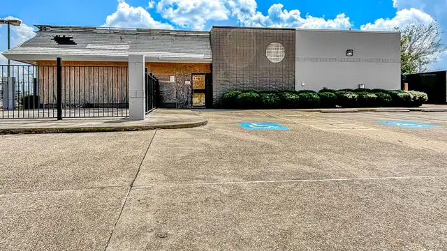 Former Burger King restaurant For Lease (Franklin) thumbnail 3