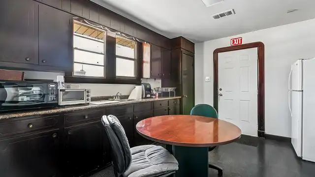 1020 Westbank Expy thumbnail 5