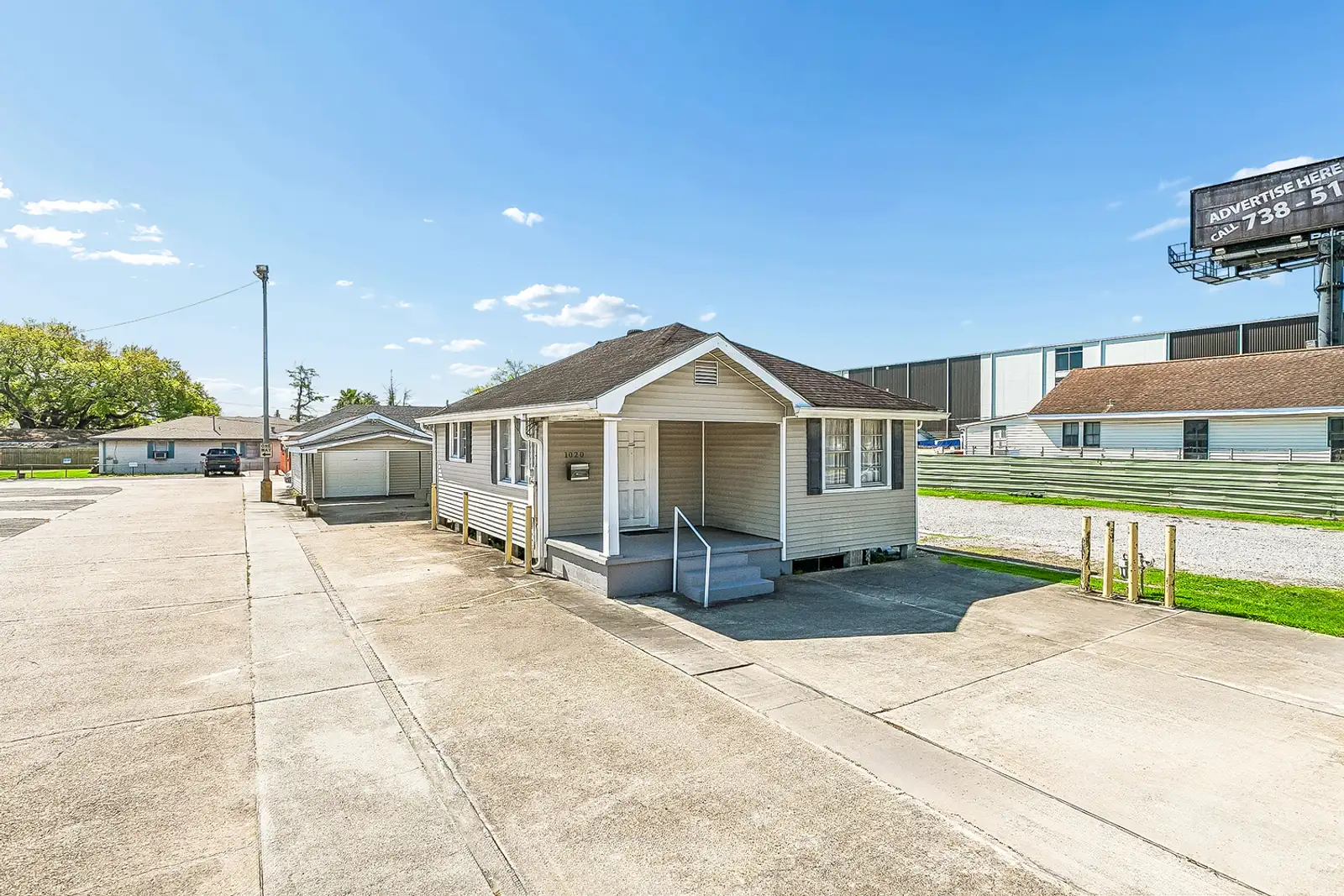 1020 Westbank Expy