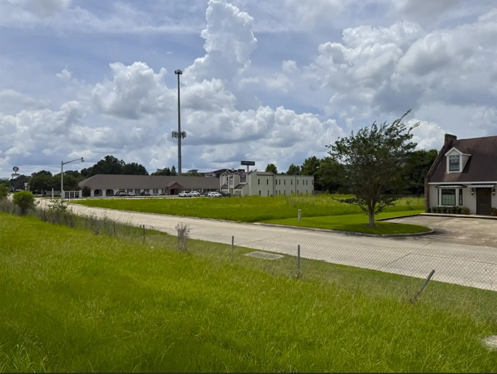 8058 One Calais Ave, Baton Rouge, LA 70809