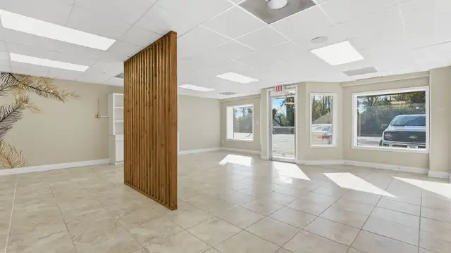 1931 Maplewood Dr thumbnail 4