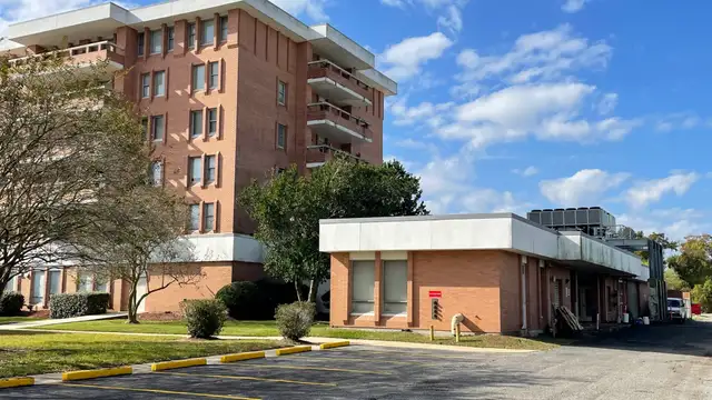 (St. Luke's) 4201 Woodland Dr thumbnail 5