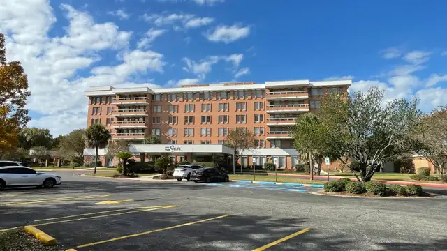 (St. Luke's) 4201 Woodland Dr thumbnail 3