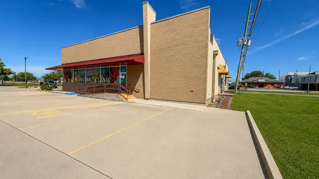 8250 W Judge Perez Dr thumbnail 4
