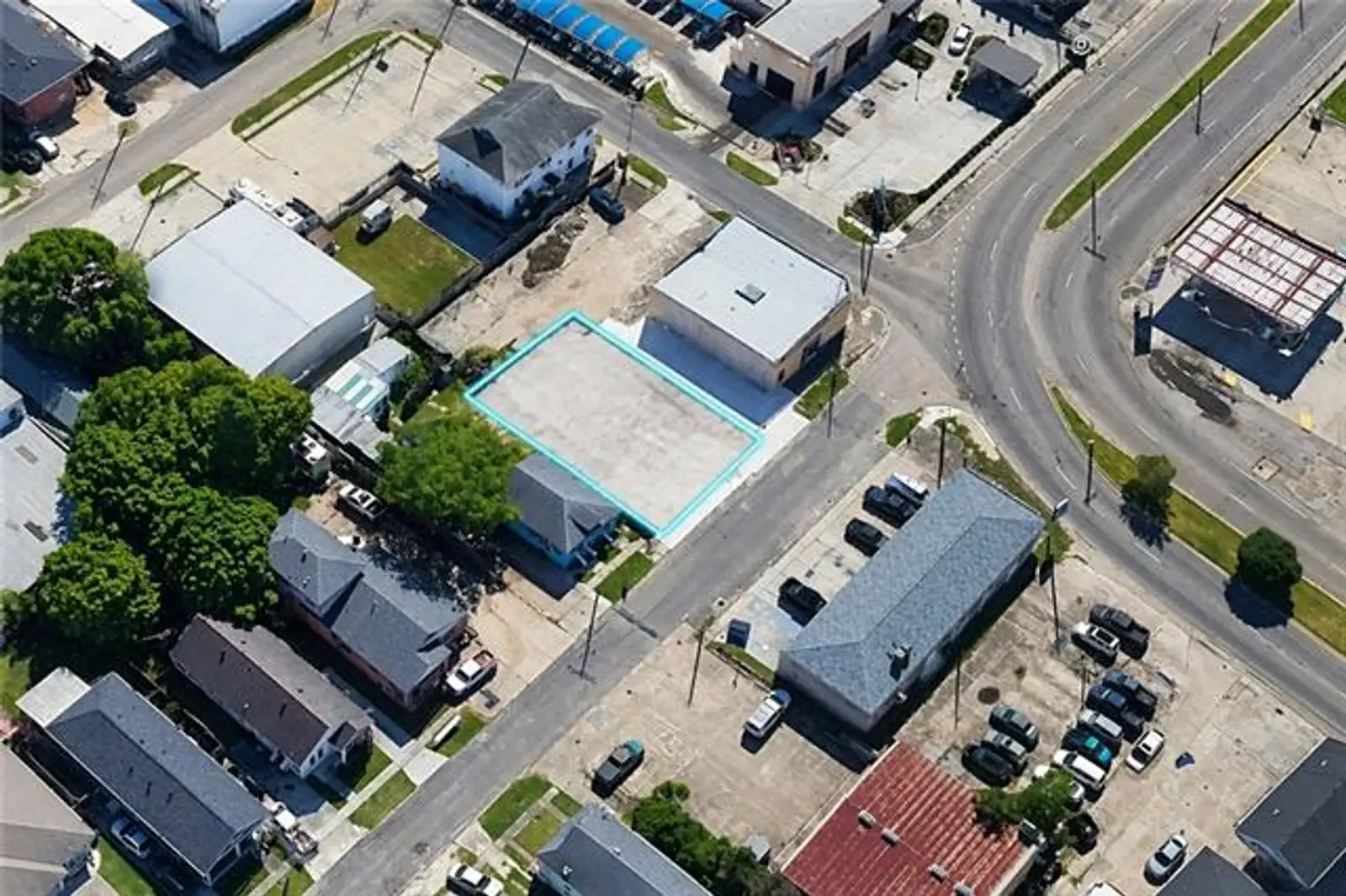 Oak St image 3