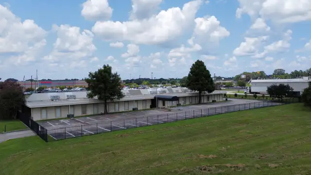 10201 Celtic Dr thumbnail 3