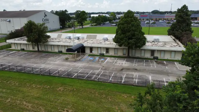 10201 Celtic Dr thumbnail 2