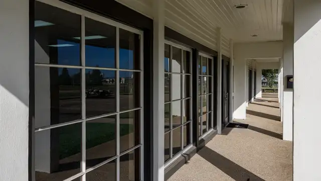 8550 Florida Blvd thumbnail 4