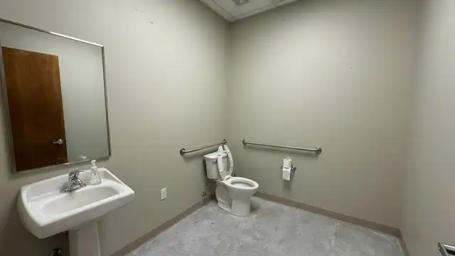 Suite 1 - 34' Eave Office Warehouse Port Allen, LA thumbnail 3