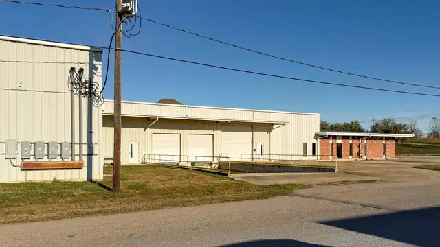 Office/Warehouse in Luling thumbnail 4