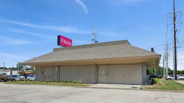 Gause Plaza Shopping Center Suite thumbnail 5