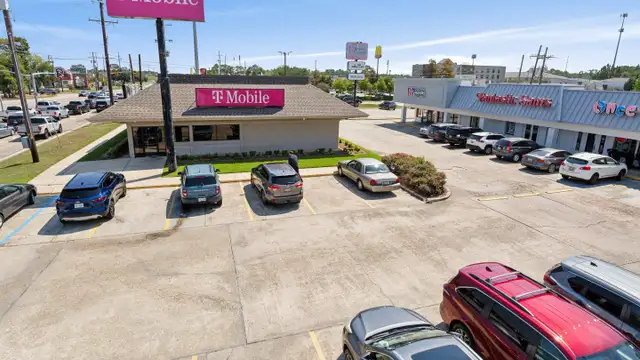 Gause Plaza Shopping Center Suite thumbnail 3
