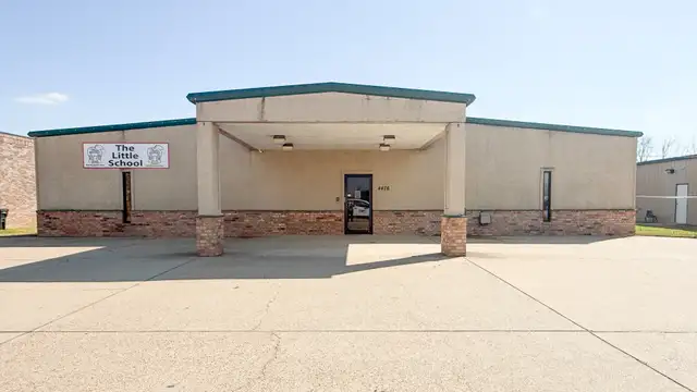 4476 Viking Dr thumbnail 2