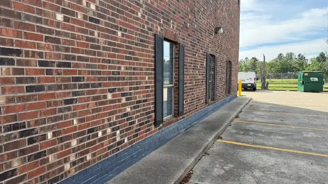 12232 Industriplex Blvd thumbnail 2