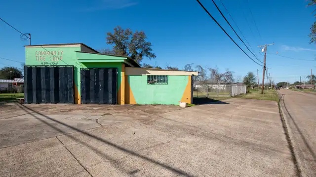 2041 E Mill St thumbnail 3