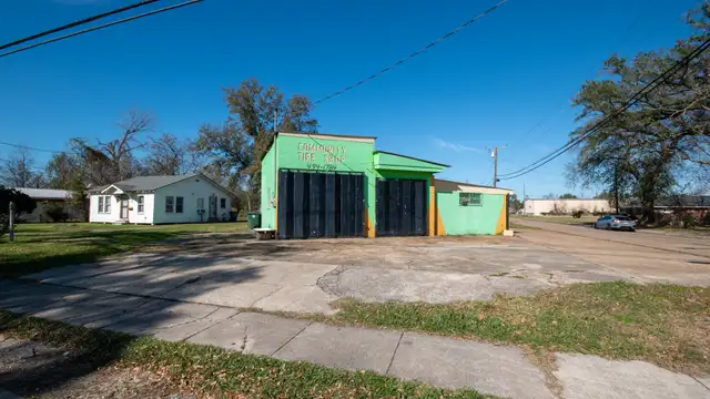 2041 E Mill St thumbnail 4
