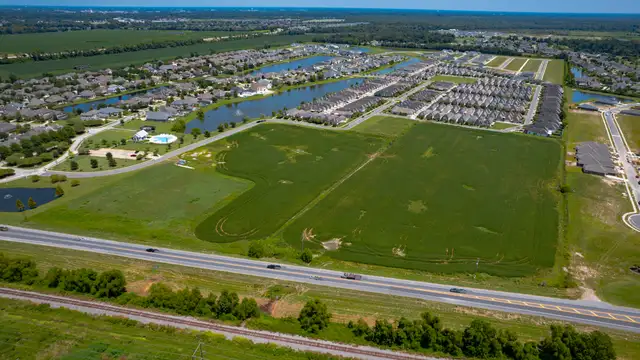 Lexington Commercial thumbnail 4