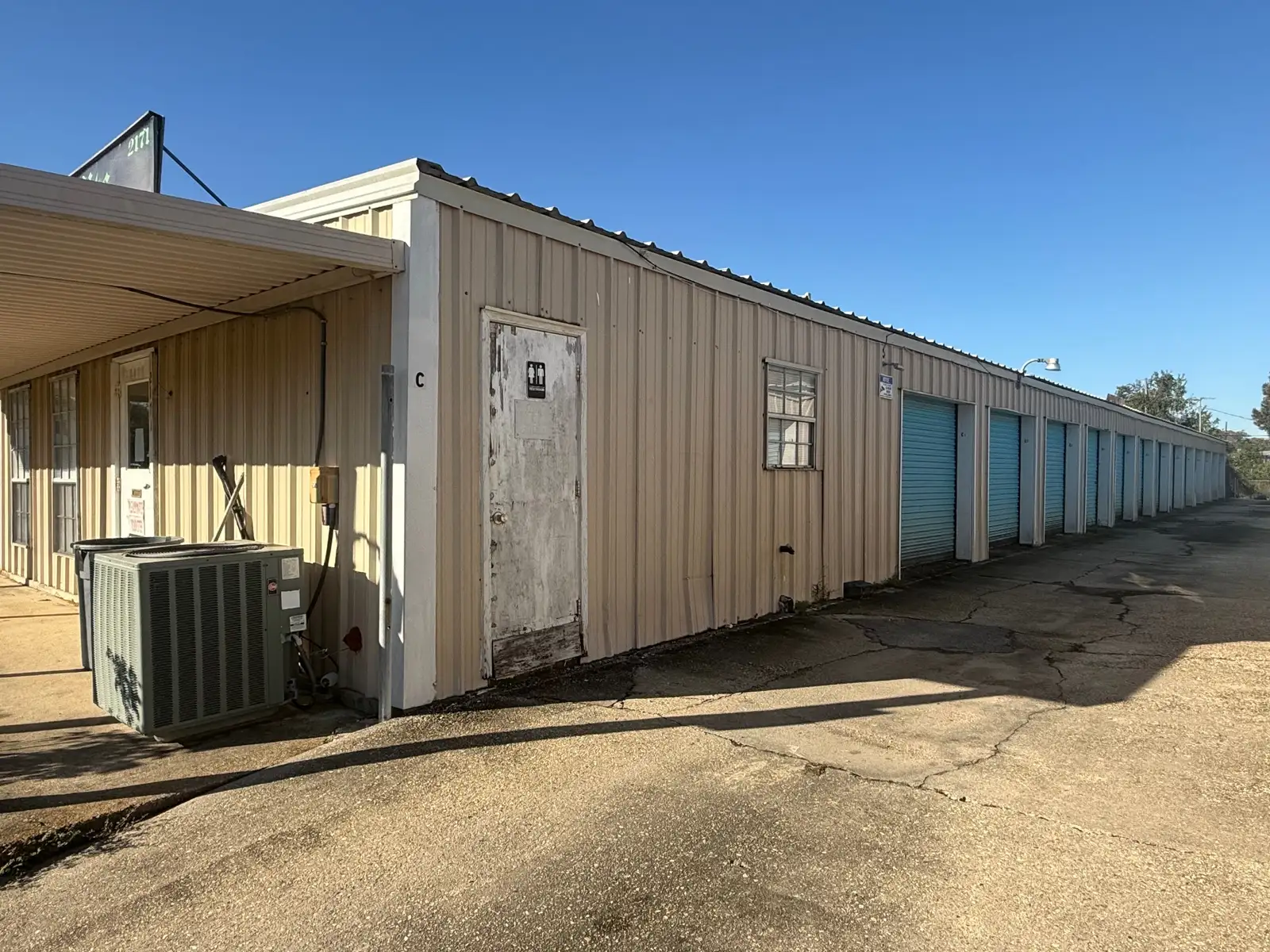 2171 Tower St image 2