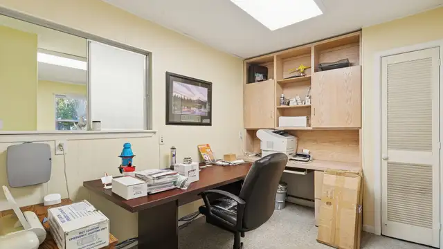 Move-In Ready South Tyler Street Office thumbnail 5
