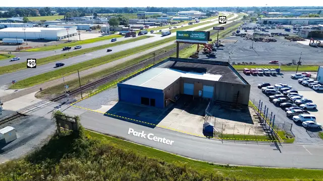 103 Park Center Dr thumbnail 4