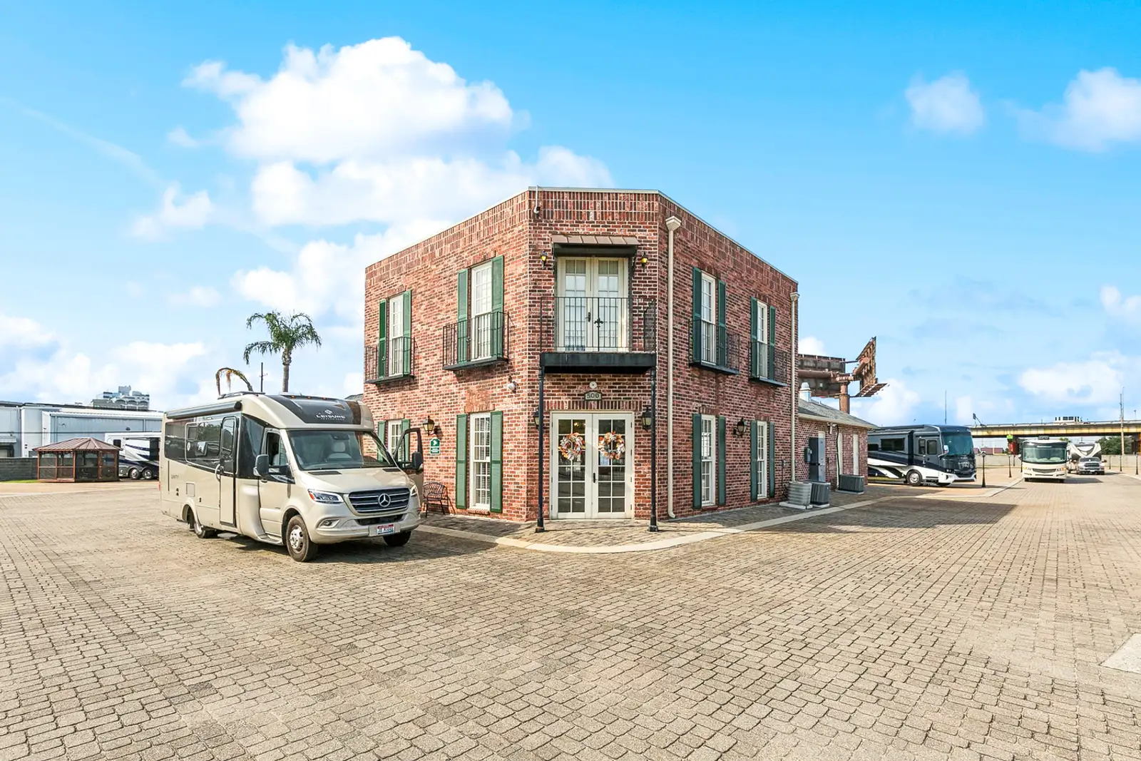 500 N Claiborne Ave #37