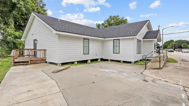 1210 Kaliste Saloom Rd thumbnail 3