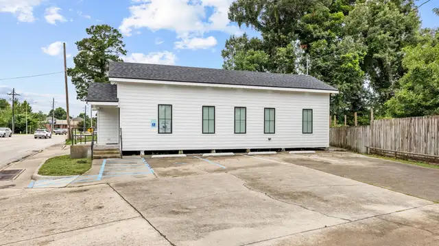 1210 Kaliste Saloom Rd thumbnail 2