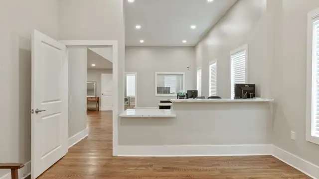 1210 Kaliste Saloom Rd thumbnail 4