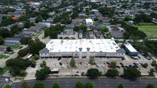 University Retail Center thumbnail 4