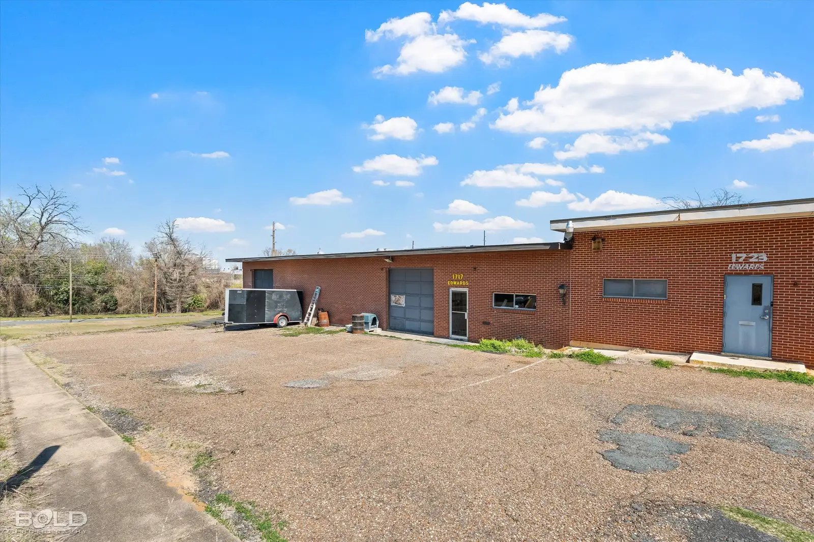 1717 Edwards St image 2