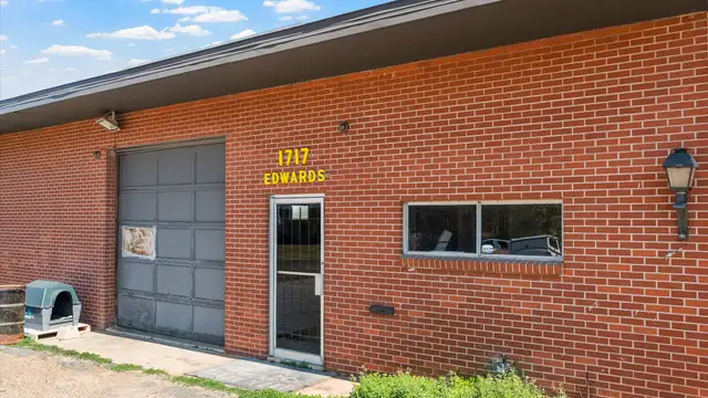 1717 Edwards St thumbnail 4