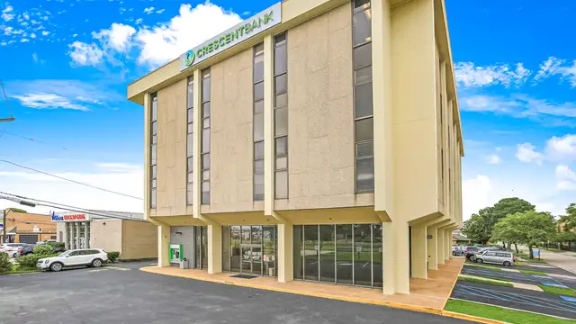 Crescent Bank Building thumbnail 5