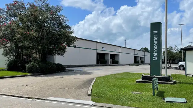 11800 Industriplex Blvd thumbnail 2