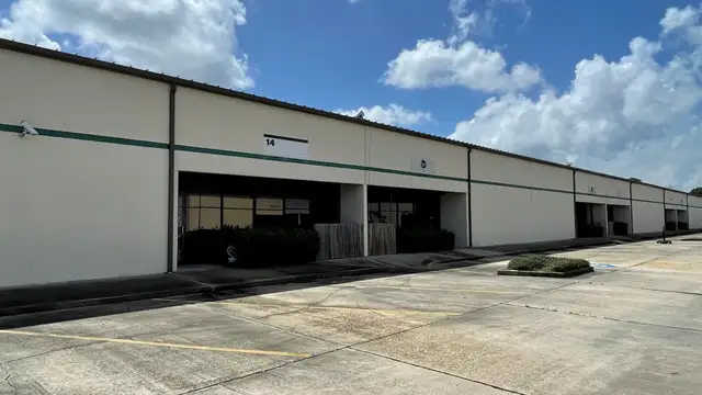 11800 Industriplex Blvd thumbnail 4
