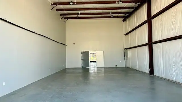 1100 SW Railroad Ave thumbnail 4