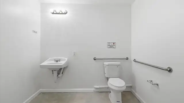 1409 Oretha Castle Haley Blvd Unit B thumbnail 5