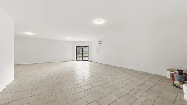 Renovated Retail Space - 520 S Magnolia St thumbnail 4