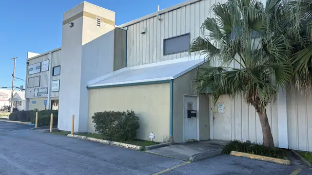 MOVE-IN SPECIALS | BROKER INCENTIVES: 4500 York St. - Freshly Renovated Office Space thumbnail 3