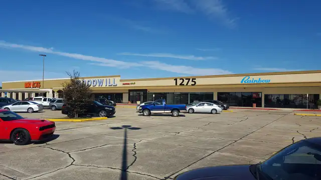 retail space available thumbnail 2