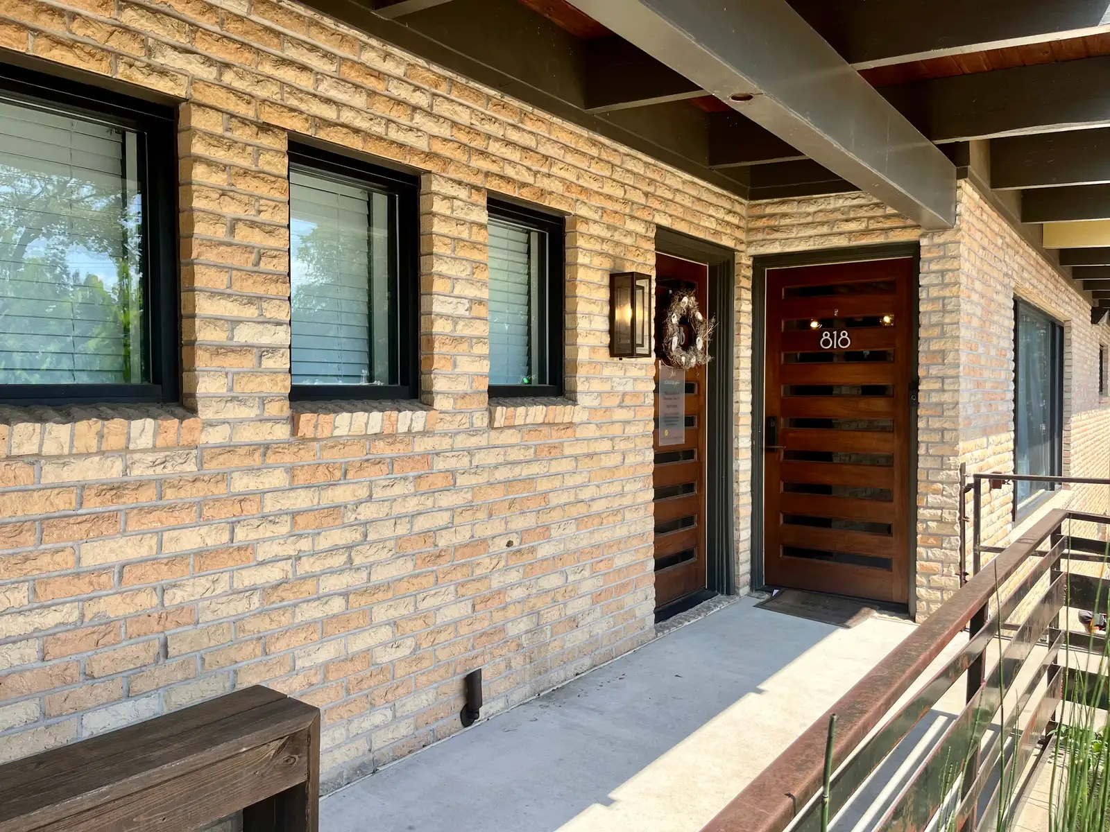 818 Montrose Drive, Suite B | ±500 SF Office / Retail Suite